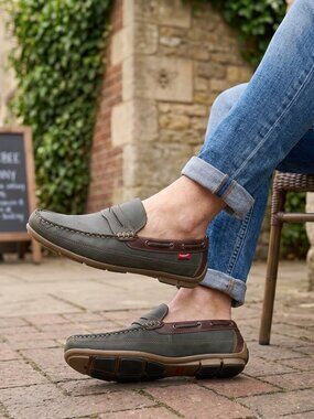 Levi's Comfort Shoes Loafer Boat Shoes Men’s Forest Green Brown Size 9‎